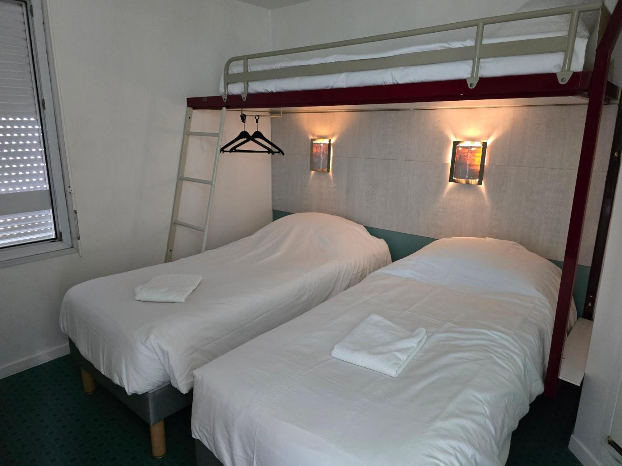 Brit Hotel Essentiel Poitiers Gare Du Futuroscope Jaunay-Clan Bagian luar foto