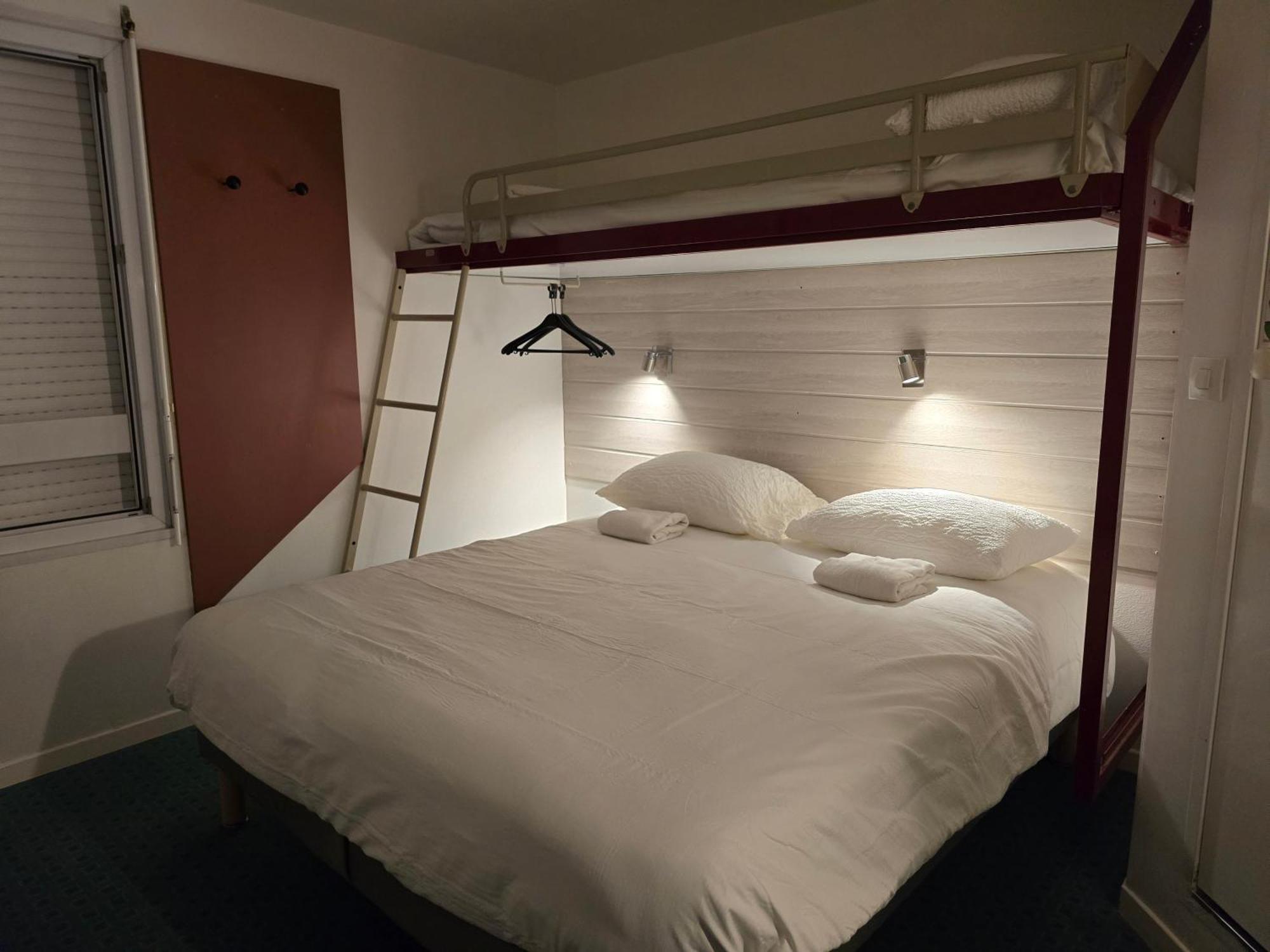 Brit Hotel Essentiel Poitiers Gare Du Futuroscope Jaunay-Clan Bagian luar foto